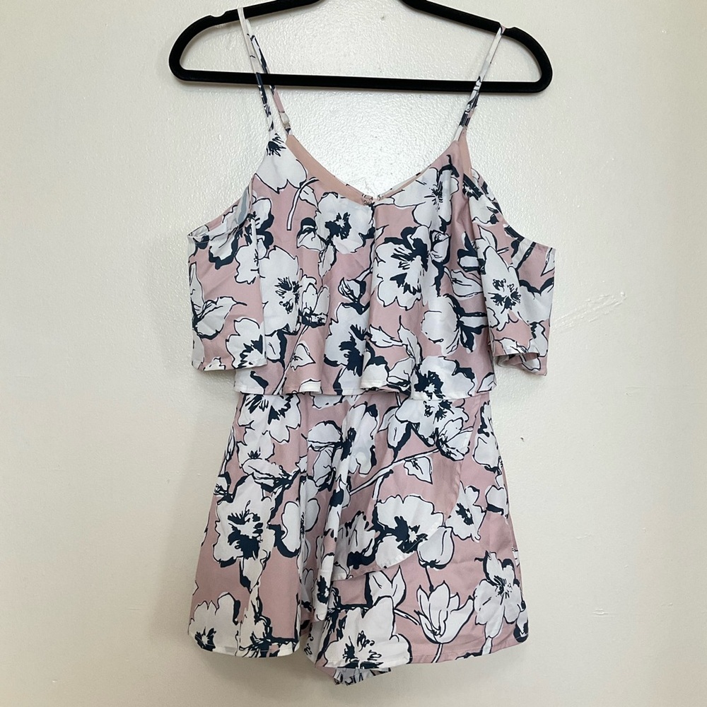 J.O.A floral romper size xs - Picture 2 of 9